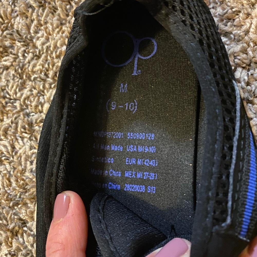 Op mens 9-10 black and blue water shoes - Picture 3 of 3